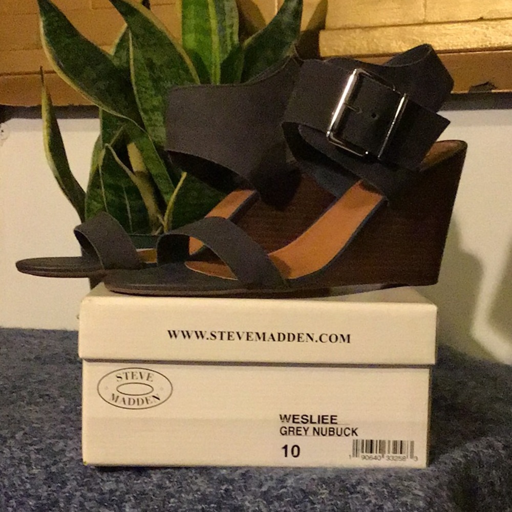 Grey wedge for sassing around! - Picture 2 of 2